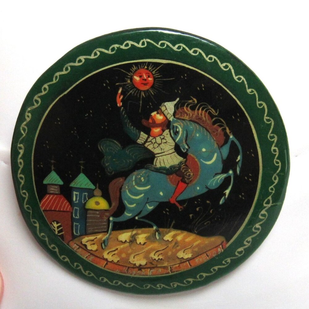 Russian Wood Lacquer Round PIN BROOCH Palekh Folk Art 70s Fairy Tale Signed Nice